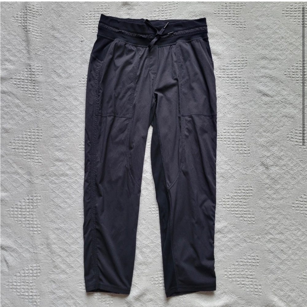 Lululemon Dance Studio Pants Crop 25” in Black